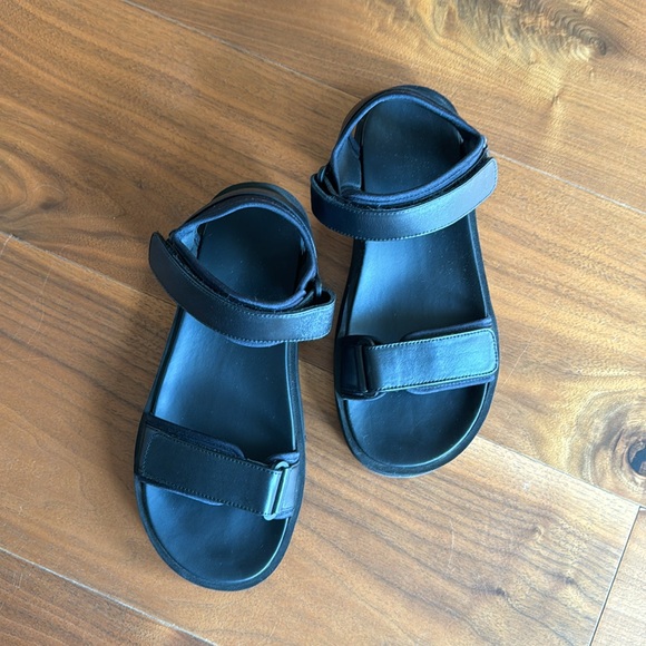 The Row / Hook and Loop black leather flat velcro sandal / 38 - Picture 3 of 9